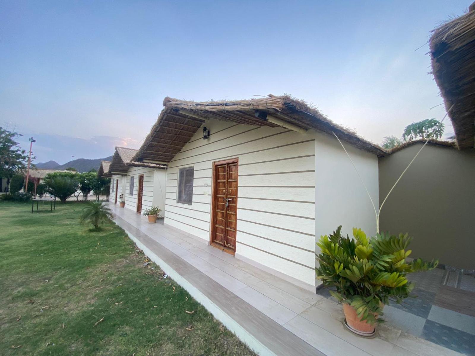 Amar Bagh Resort Pushkar Bagian luar foto